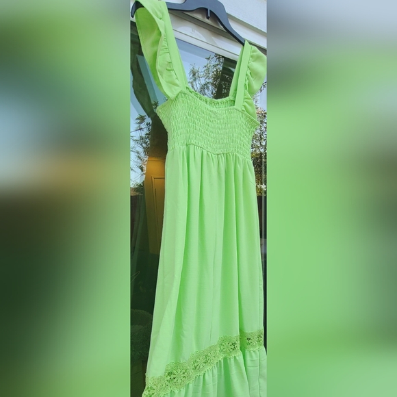 NWT - Lily Rose Crochet Trim Lime Green Maxi Dress - Size Small - Picture 8 of 17